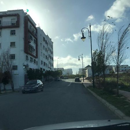 Appartement Familial Proche Aeroport Bab Andalous Tanger Exterior photo